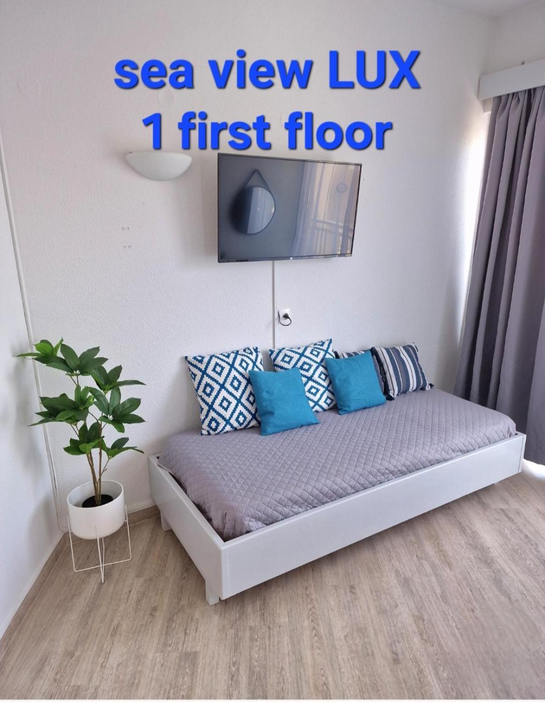 Blue Eyes Apartments Ixia  Room photo